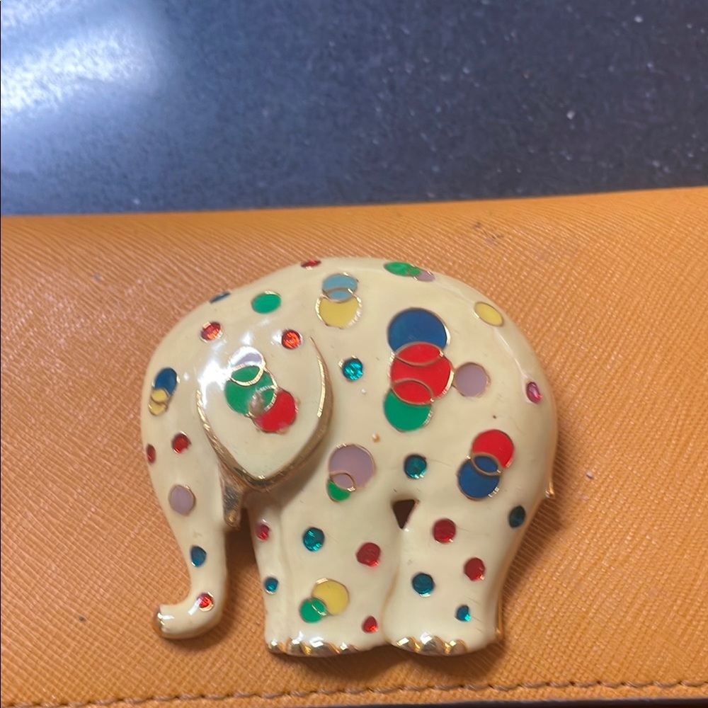 Enamel Vintage Elephant Brooch.